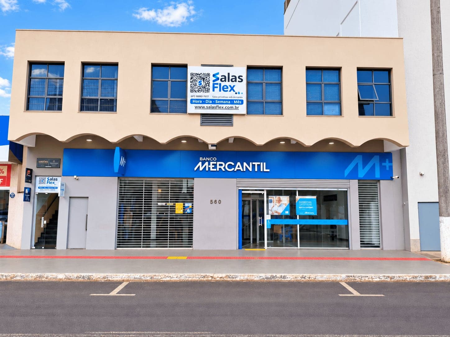 Fachada da Salas Flex, vista da rua